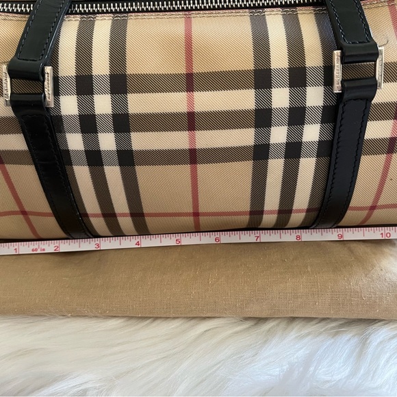 💯% authentic BURBERRY barrel bag - Picture 9 of 9